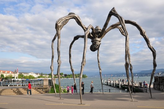 Bürkliplatz_-_Louise_Bourgeois'_'Maman'_-_Alpenquai_2011-06-25_18-54-28_ShiftN2-1